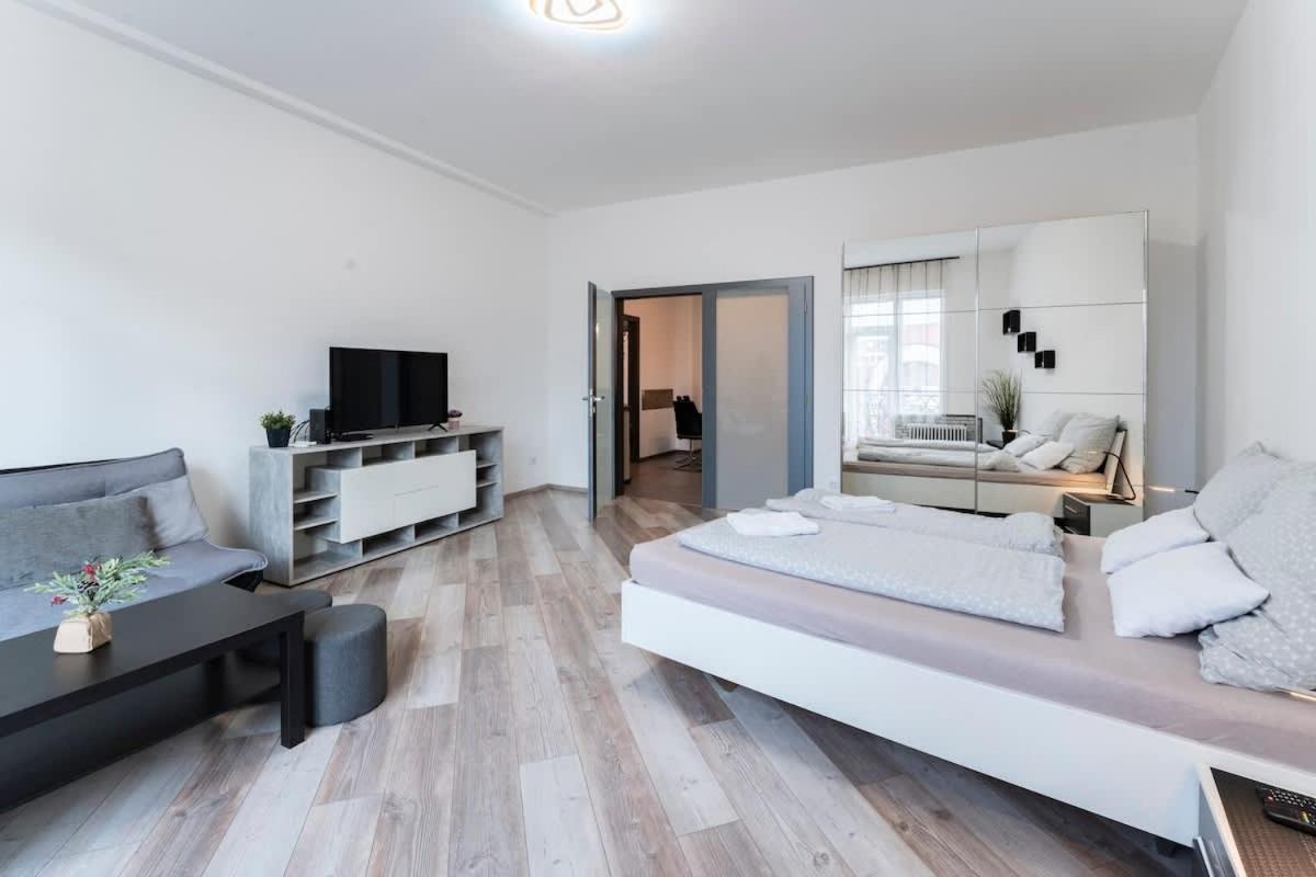 Charles' Haven In The Heart Of * Budapest