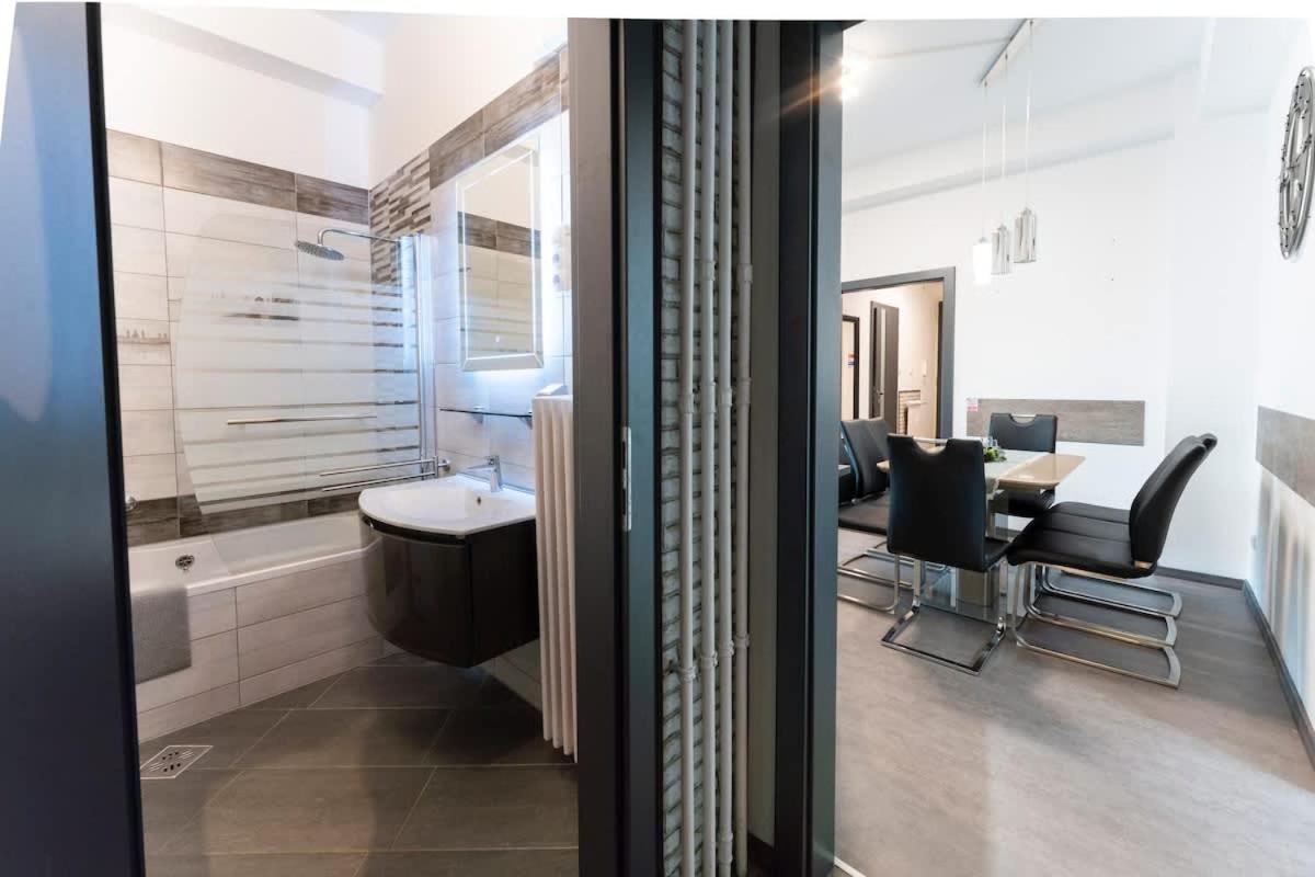 Charles' Haven In The Heart Of Apartment Budapest
