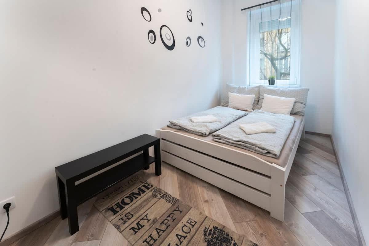 Charles' Haven In The Heart Of Apartment *